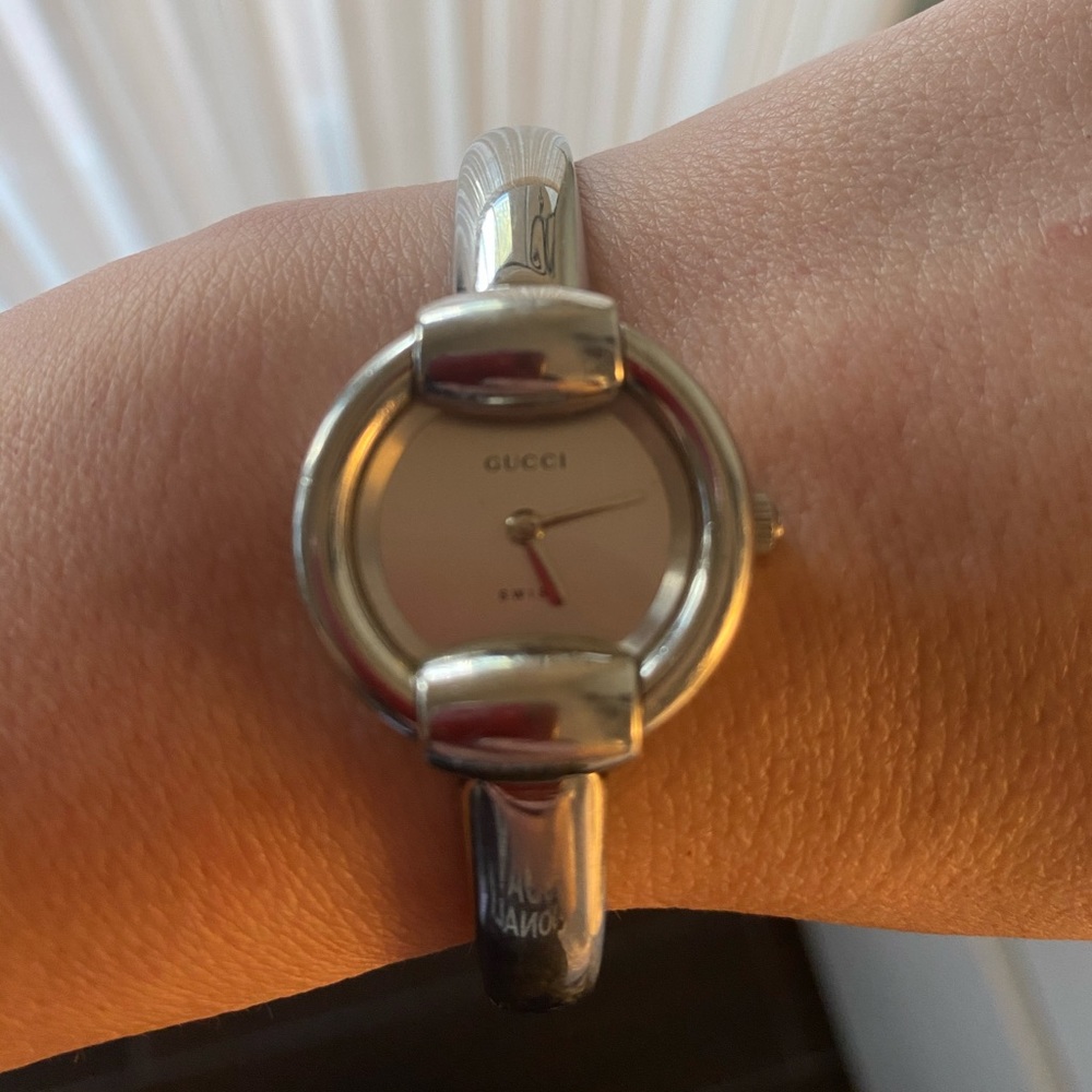 Gucci 1400L Bangle ladies watch (silver/silver)